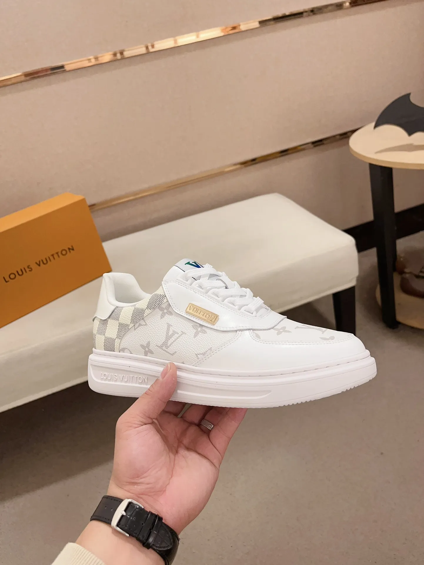 Men's shoes💰 400💰Louis Vuitton (Louis Vuitton/LV top 🔍🔍new model is on sale at the same time at the counter, upper 🇮🇹 imported first-layer cowhide from Italy, fully imported sheepskin lining 💪💪, completely 1⃣️ to 1⃣️ replica 🇮🇹💪💪 , ⚠Sole: Original sole provided by the original factory, exclusive movable molded sole, super comfortable, ⚠Original factory goods, 🔍🔍high quality, can be entered and exited the counter at will, welcome to compare⚠Code number: 38-44 (45 can be customized).